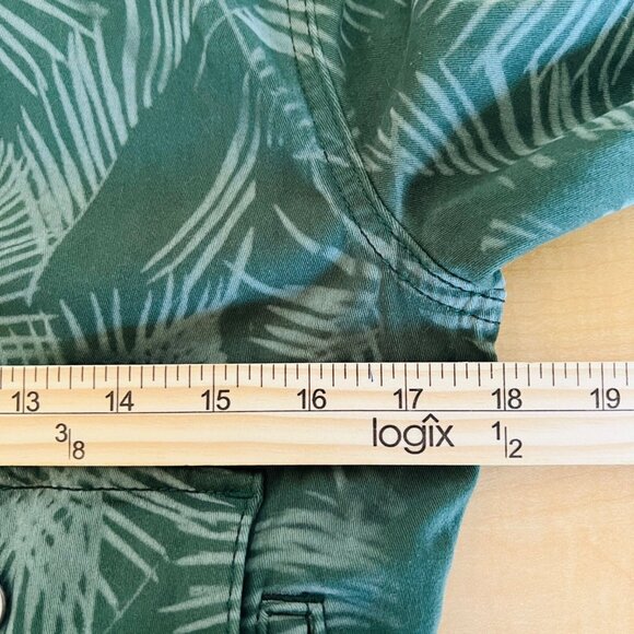 LulaRoe Women's Flap Pockets Button Leaves Pattern Stretch Green Jacket Size S - Picture 9 of 12